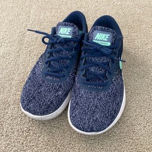 Womens Nike Flex Contact tennis shoes Size 10